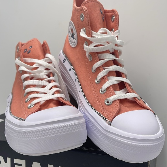 Converse Women's Pink High-Top Platform CONVERSE *
A14266C
CTAS MOVE HI - Picture 5 of 16